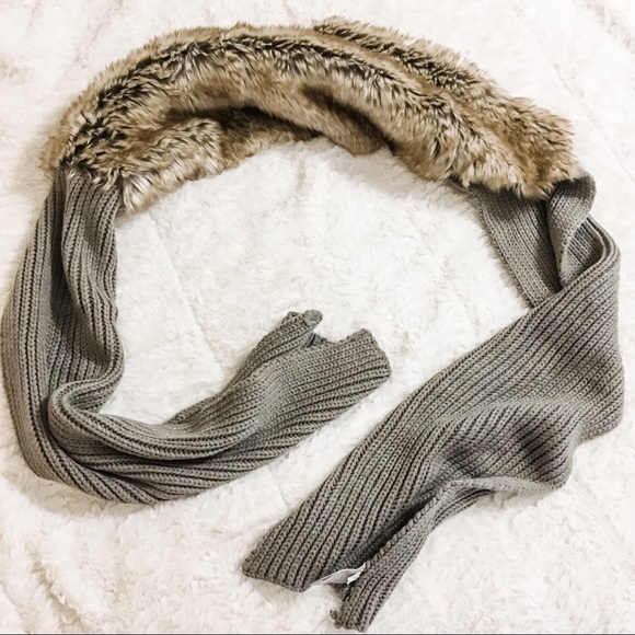 Banana Republic Knit Faux Fur Scarf Wrap - Picture 2 of 9